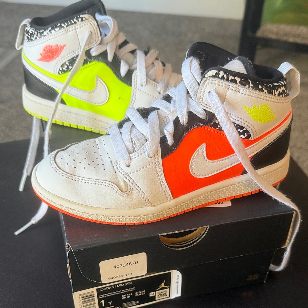 Nike Air Jordan 1 Notebook Mid Youth Size 1